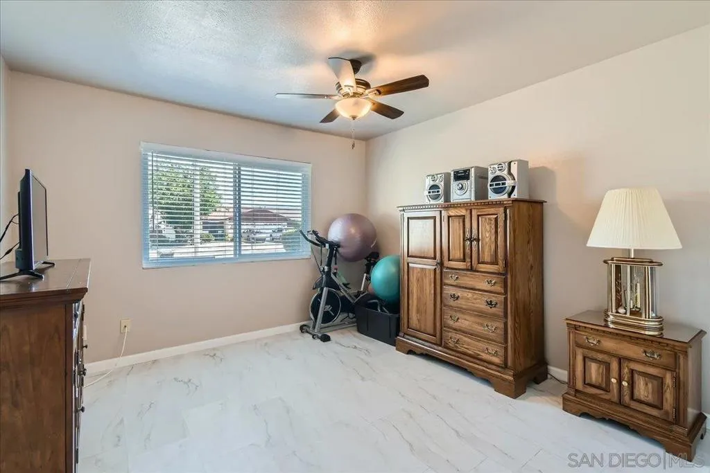 1905 Pueblo Dr, Hemet, California 92545 home-pic-11